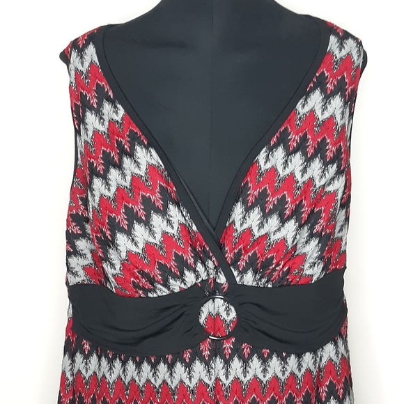 Torrid Metallic Chevron Pattern Top 2X Bla… - Picture 2 of 7